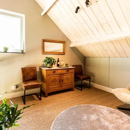 Bed & Breakfast De Nieuwenhof 'de Tuinkamer' 3*