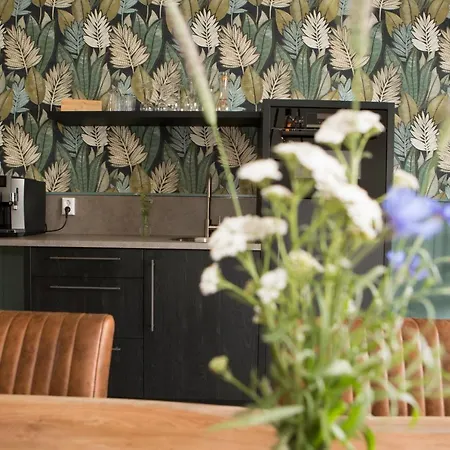 فندق مبيت وإفطار De Nieuwenhof 'de Tuinkamer'